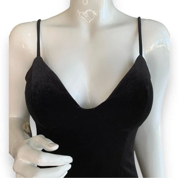 B DARLIN BLACK VELVET MINI PARTY DRESS WITH RHINESTONE BOW. Junior 9-10 - Picture 5 of 8